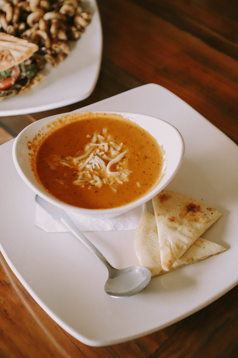 centFlatsNTaps's tweet image. 🎵Baby, its COLD outside!🎵 Warm up on this winter day with our Soup of the Day...and maybe a beer or two! 
#warmandtoasty #soup