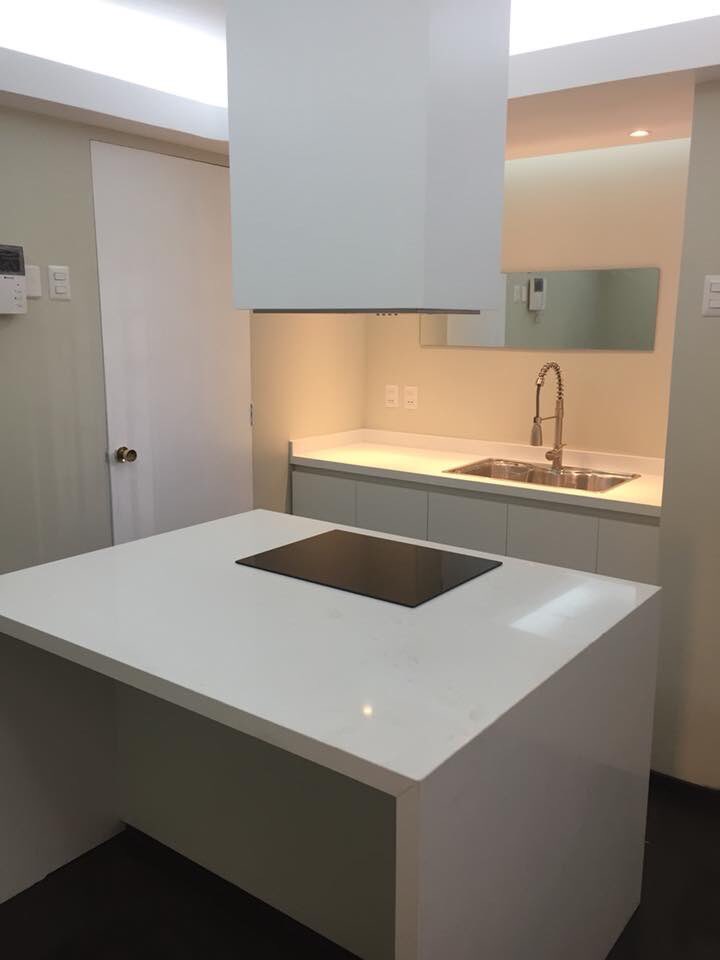 dimendezb's tweet photo. Ayer, después d 3 meses sin proyecto, yo y 2 trabajadores quedamos sin trabajo. Entiendo a mis empleadores, resisitieron 3 meses pagando sueldos, sin ingresos, era inevitable. Soy Constructor, remodelo cocinas, baños, cobertizos, ampliaciones, oficinas, etc. Agradezco RT #tongo https://t.co/S6jVe6nYWG