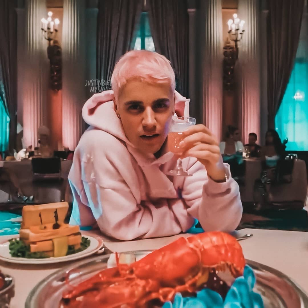 betaeassss's tweet photo. I'm elated that you're my lady 🥺❤️💋
.
.
.
.
. .
..
.. .
💋👄 @justinbieber @haileybieber 👄💋
.
#justinbiebervideo #justinbeiber #bieberpower #bieberlove #purposetourmerch #bieber #belieberforever #belieberforlife #haileybieber #believeinyourself #justinbieberlovers2020 https://t.co/C6rdBRU05y