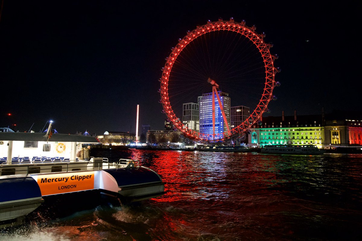 [THREAD]  #PictureOfTheDay 4th January 2020:  @thamesclippers  @TheLondonEye