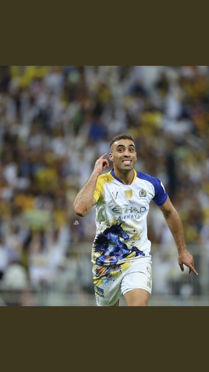 مال الذهب الا رجالً تشيله 
ومال النصر غير البطولات خلان 
ياشاغل الدنيا سنين طويله 
العب ولاتحسب للأرقام حسبان💛💙