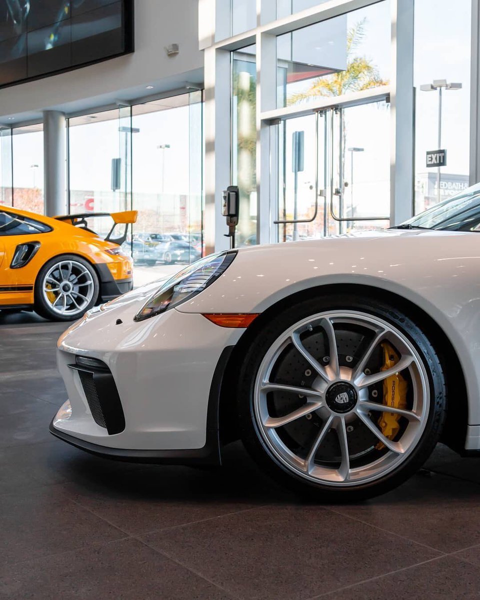 Porsche911UK's tweet image. Another #911Speedster 🦄 across the planet #991Speedster with its #520hp #992GT3 engine 👍🏻
📷 @porschesouthbay 🎯
#Porsche911Speedster
#porsche911uk #911uk 
#2019Porsche911