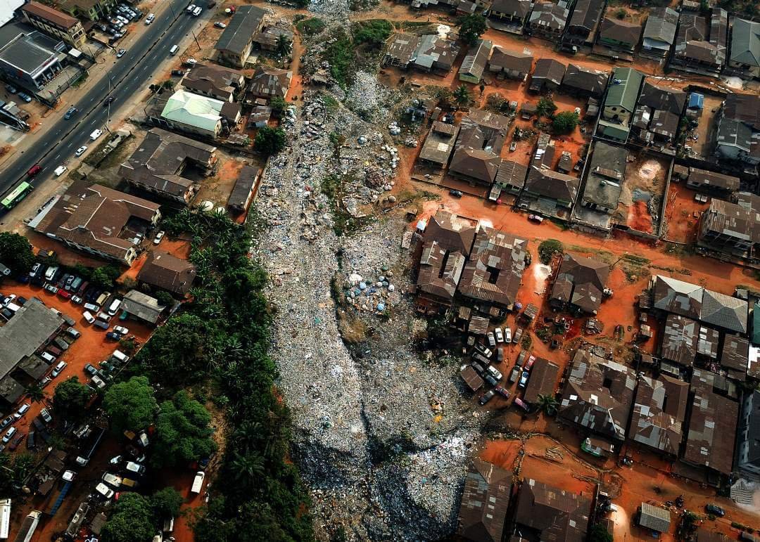 PerErikSchulze's tweet photo. #Plastic #litter is blocking the ancient drainage channels of Benin City, Nigeria, increasing the risk of #climatechange related flooding! Amazing photos from a group of young, social conscious photographers in @TellThatStory1. Shared by permission. Read https://t.co/jZRjkdJ3gl https://t.co/4XcRGV0OX8