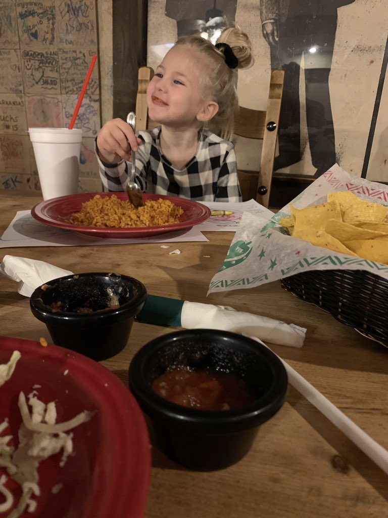 HeatherShrader9's tweet photo. Me watching a group of waiters at a restaurant scream sing happy birthday to some poor soul https://t.co/eBku0tVS0h