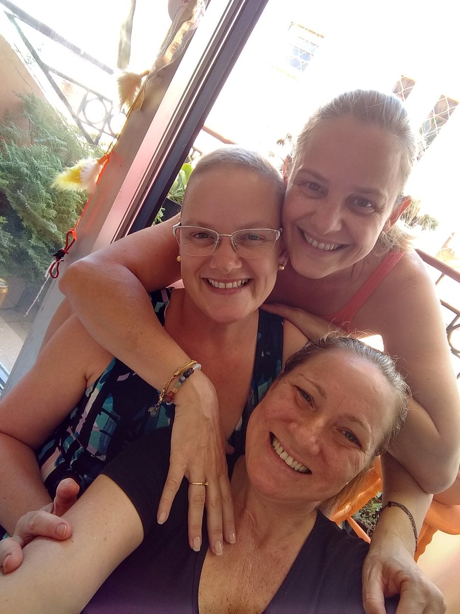 GraziAbrew's tweet photo. As quarTETAS hj estão sentindo falta de uma teta...Essas mulheres amigas são demais... https://t.co/UUB7OZJAXt