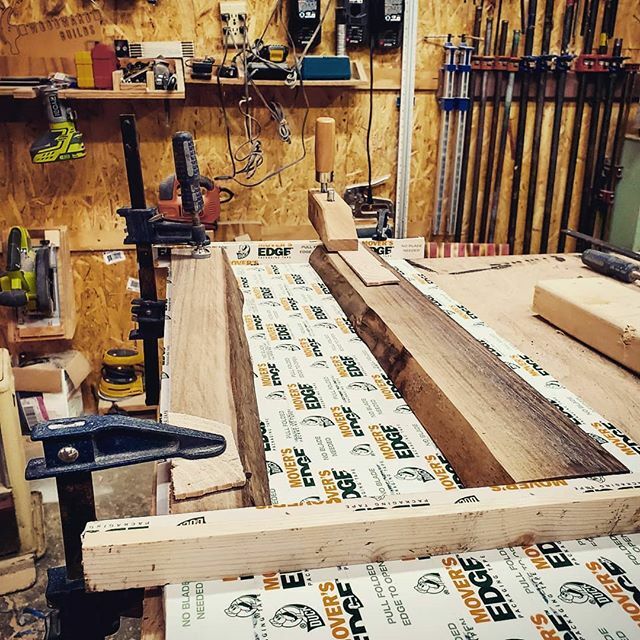 WoodwardBuilds's tweet photo. Starting off 2020 with a little epoxy and  black walnut. Working on a river charcuterie board for an upcoming benefit I have the honor of being part of. Let's see how this goes. Black walnut epicness from @liveedgedetroit. https://t.co/8MvFLad7qH https://t.co/KtXWR7P30m