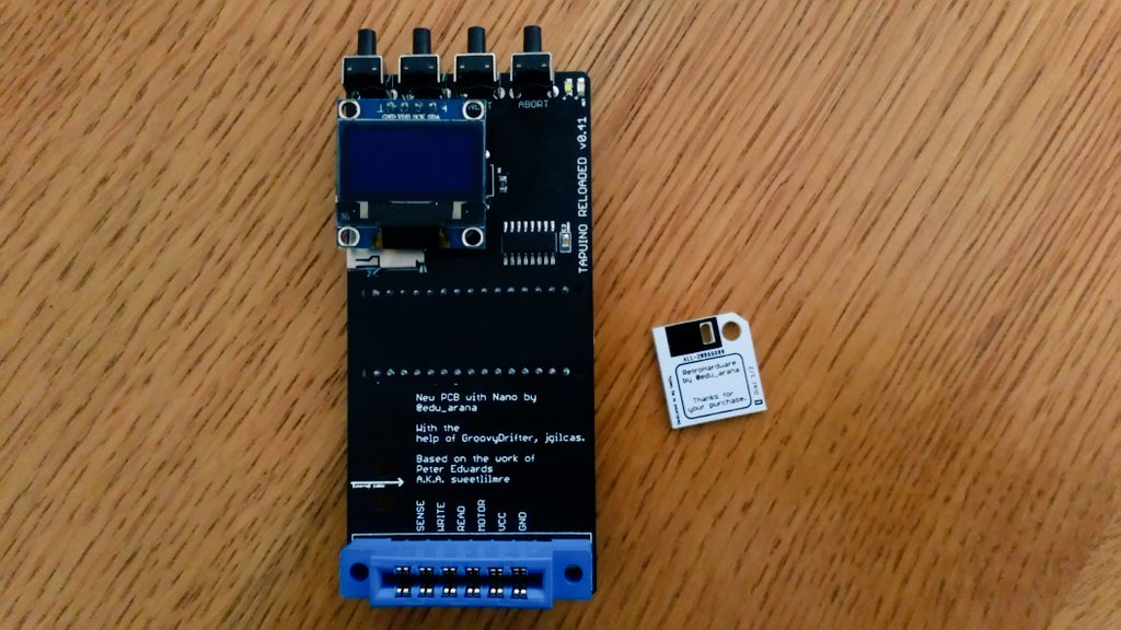 jrmarcano's tweet photo. ¡Feliz por la llegada de mi #tapuino para mi #C64! Un millón de gracias para @edu_arana por fabricarlos a buen precio y darnos ilusión a los #sinvers como diría el gran @jdjuanje😁,ahora las preguntas serias para su instalación, ¿formateo la microsd en fat32? ¿La inserto detrás? https://t.co/0whKsWZ6Sr