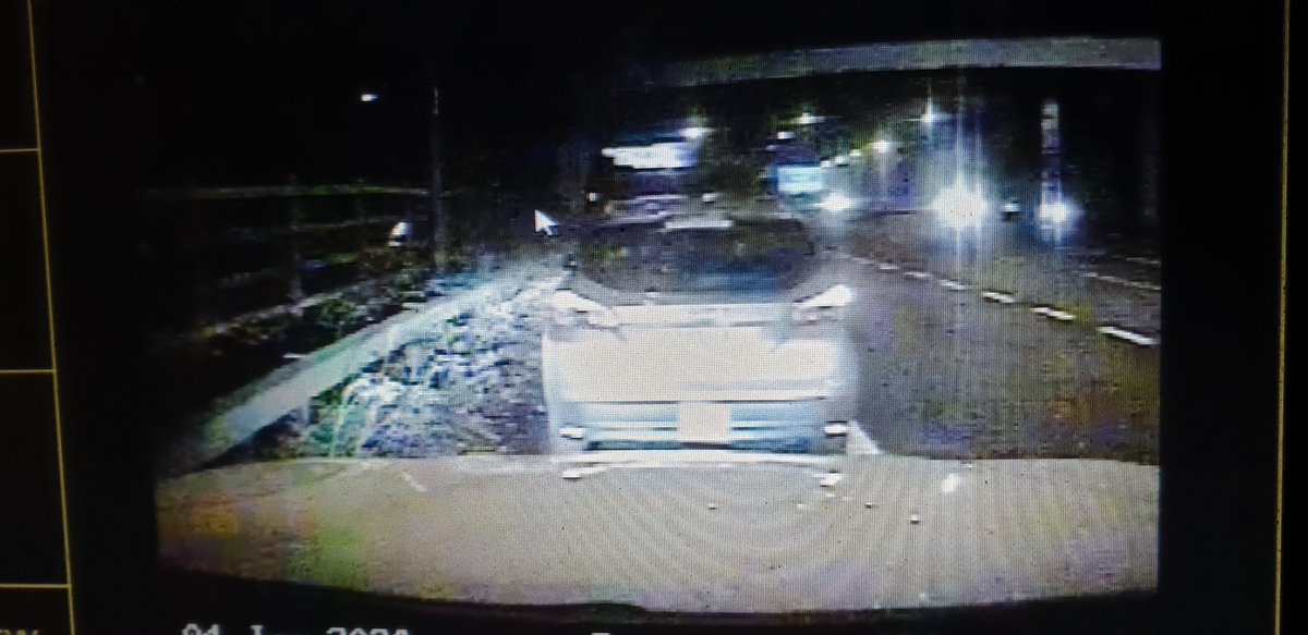 NWmwaypolice's tweet photo. #ME44 got 5 minutes down the M56 and found this private hire on the H/S of the airport spur again we stopped to see what the emergency was! No emergency, stopped to take a phone call. Traffic Offence Report issued.
#EmergencyUseOnly
@gmptraffic https://t.co/nL67gztTSJ