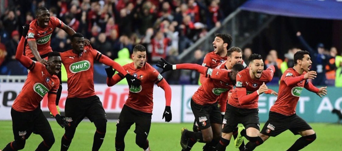 ROUGEmemoire's tweet image. 252 jours séparent ces deux clichés. Toujours la même joie du Stade Rennais dans sa belle idylle avec la Coupe de France. #SRFCASC