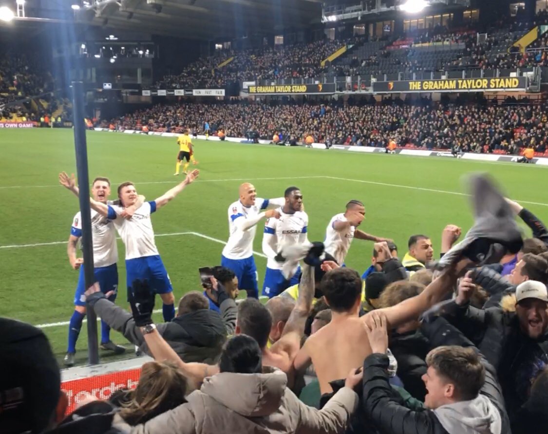 roverandout's tweet photo. 💯🤣Limbs, Shirts, scarfs🤩 and tequila chants, chaos 🙌🏻💙⚽️
-
#swa #trfc #chaos #facip https://t.co/1GHOle0uaH
