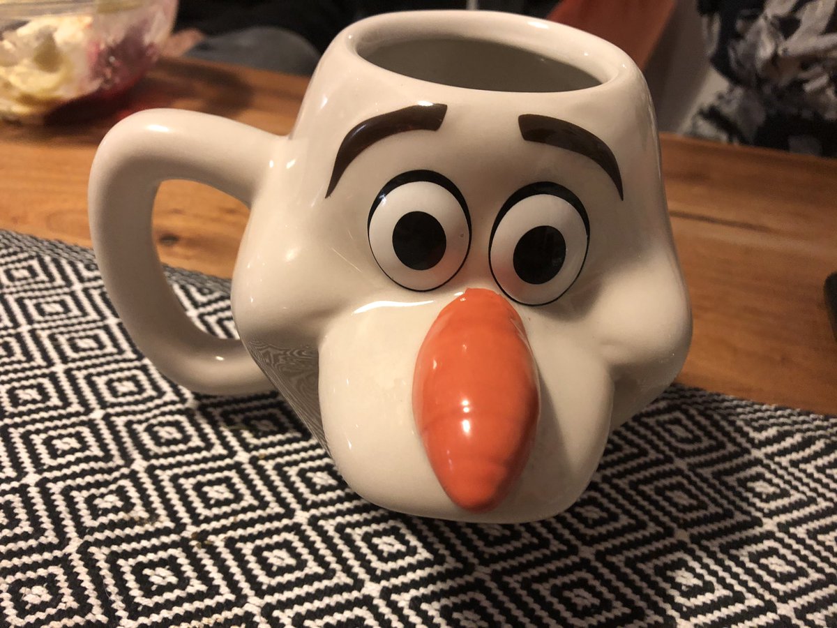kckcsunshine's tweet photo. Olaf mug from @Primark - design flaw. The handle fills with liquid &amp; become dangerously hot... Not safe to use! #doyouwannaburnysnowman #letitgo https://t.co/yGaHK8tzj5