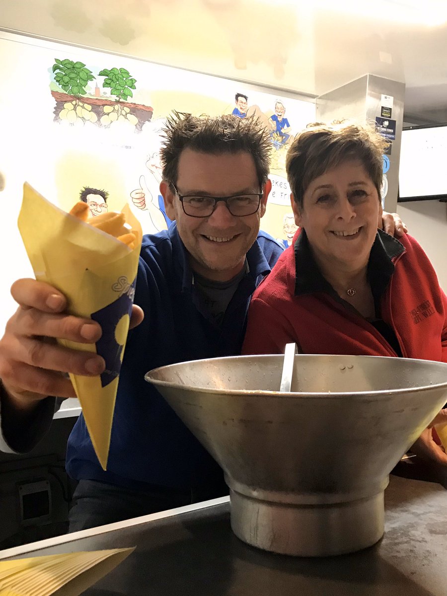 IJsfeest's tweet photo. Spierbal on Tour
=
IJsfeestmaatje
💛💛💛
BEDANKT 😊
#VerrekèsLekker  #samenwerken #sponsor #SenB #betrokken @spierbal08 @hateu62 https://t.co/lmKaukE3ix