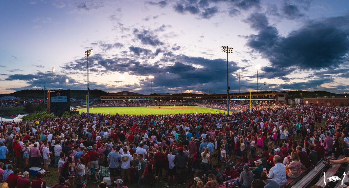 RazorbackBSB's tweet photo. It doesn't get better than this. https://t.co/44hNAScKSe