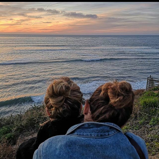 Friends from 13 to 30+💗 I love you! Just missing our third piece @luciejw89 🌺 #friendsforever #sunsets #13goingon30