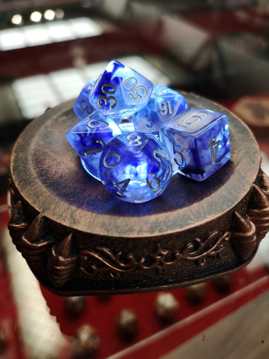 Littledragonco1's tweet photo. Tonight I bring you an illuminated black diamond, it has such gorgeous white and purple swirls inside.

https://t.co/Q1SI4FYKRY

#ttrpg #sale #dnd #blackdiamond #diamond #canadian #dicd #resin https://t.co/SFck6fzVBX