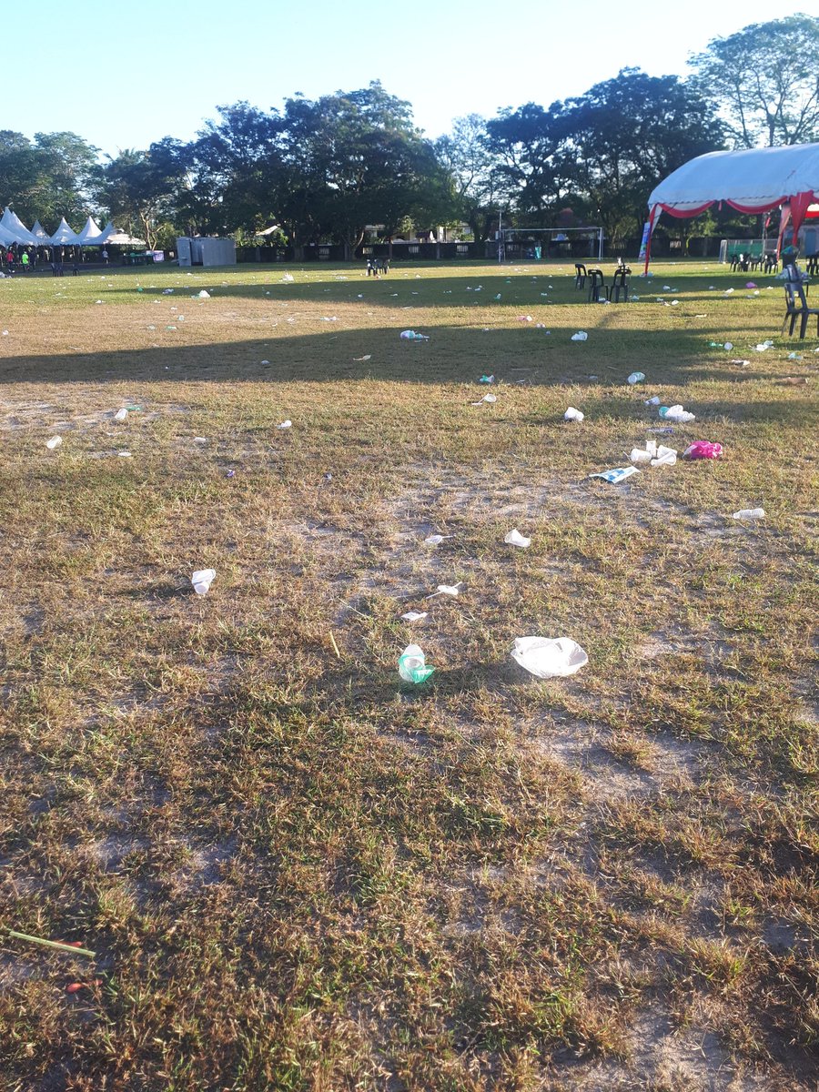 adek_farid's tweet photo. Assalamualaikum dan Salam Sejahtera YB @SyedSaddiq  dan YB @scheekeong . Pagi ni amat mendukacitakan melihat kwsn sekitar Mini Stadium Keladi. Walaupun pihak berkuasa telah menyediakan tong sampah yg mencukupi, namun masih lagi ada yg buang sampah merata-rata.
@twtjogging https://t.co/6SYjBVejYP