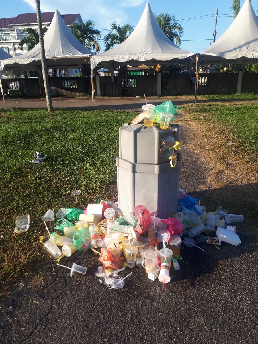 adek_farid's tweet photo. Assalamualaikum dan Salam Sejahtera YB @SyedSaddiq  dan YB @scheekeong . Pagi ni amat mendukacitakan melihat kwsn sekitar Mini Stadium Keladi. Walaupun pihak berkuasa telah menyediakan tong sampah yg mencukupi, namun masih lagi ada yg buang sampah merata-rata.
@twtjogging https://t.co/6SYjBVejYP