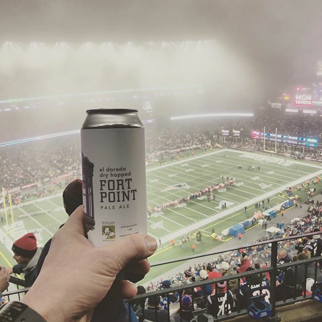alexswensen's tweet photo. Haze bruh. #hazebro @trilliumbrewing @patriots #craftbeer https://t.co/rP4ETMfxMq https://t.co/ZrUiy7Vj11