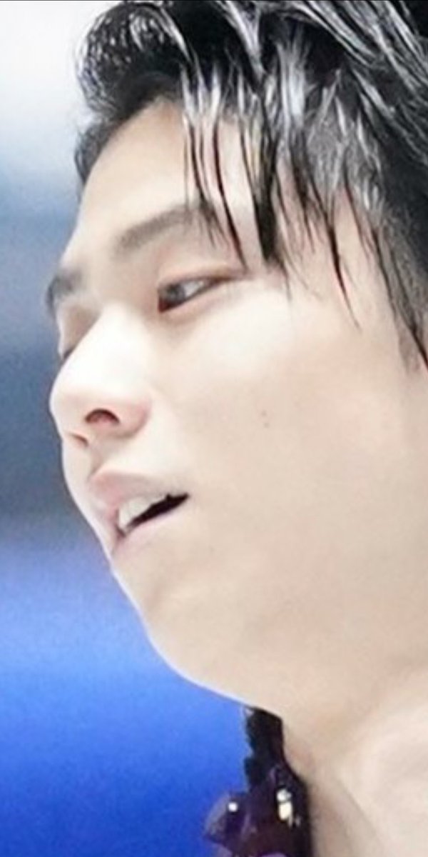 ちゅんこ 好きなんです ᴗ ˬᴗ 羽生くんの左頬にある 縦に二つ並んだ 薄 いホクロが好きなんです