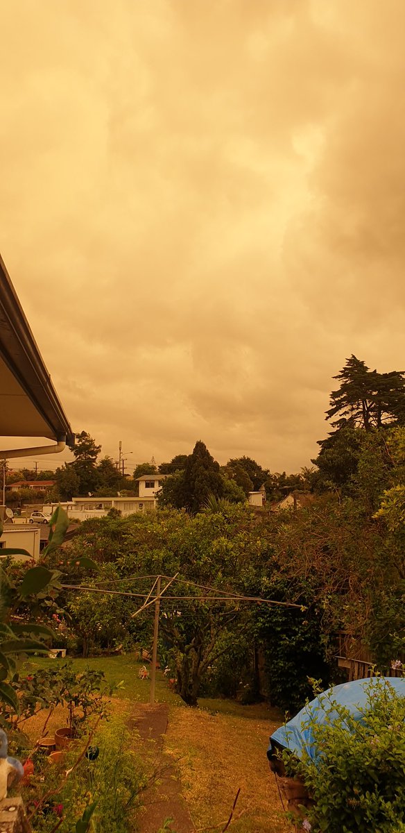 ncbalzat's tweet photo. This is insane that it's dark outside at 2:30pm. Praying that tomorrow will be a better day for Australia. This will have massive global effects in regards to Carbon Outputs #australianbushfires #bushfirecrisis #2000kms https://t.co/jY6agiM32t