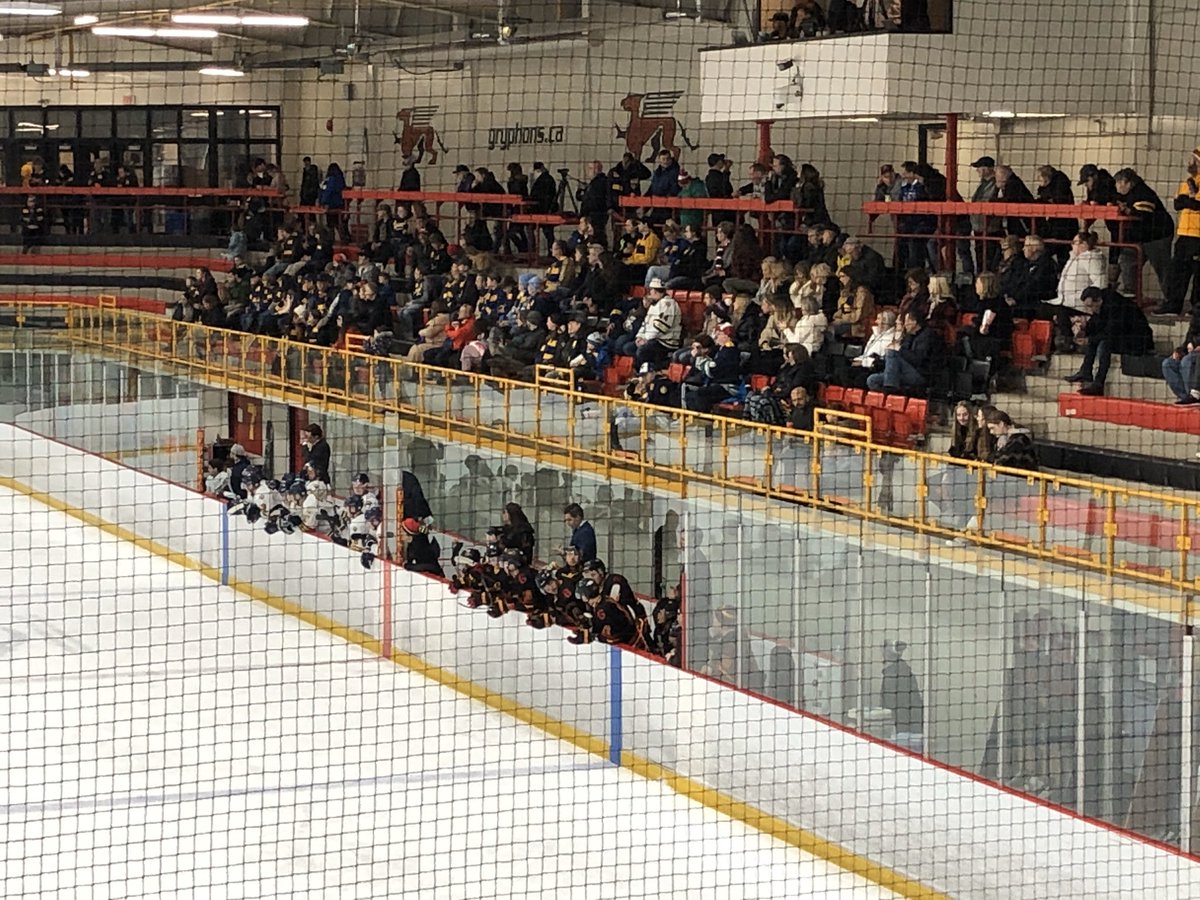 mtilb1971's tweet photo. Great turnout of @LakeheadAlumni for the @lakeheaduhockey game against the Gryphons. Plus a pre-game event. #lakehead4life https://t.co/gzTUITjJy8