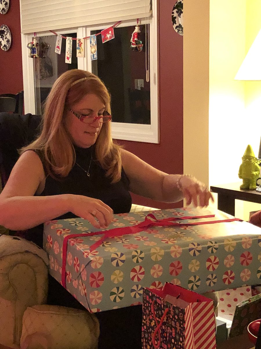 Momma_Fowler's tweet photo. When winter break is over and you have to figure out how to bring all your new stuff home https://t.co/CcMUzrXOyz