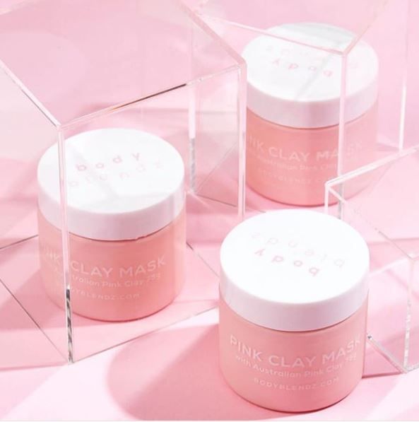 body_blendz's tweet photo. SAY GOODBYE TO YOUR MASSIVE PORES 😍
This #PinkClay mask is a serious game changer! Think tighter pores, a clearer complexion and boosted glow ✨ #BodyBlendz https://t.co/kbrjYo3gzi