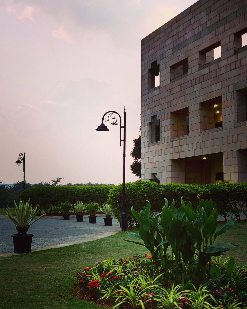 Winter is not a season, it's a beautiful feeling 💜❄️🌨️☃️❄️

#Winters #oneplusphotography  #HyderabadCampus #ISBFlora 
#HyderabadCampus #LifeatISB #SiriFlix