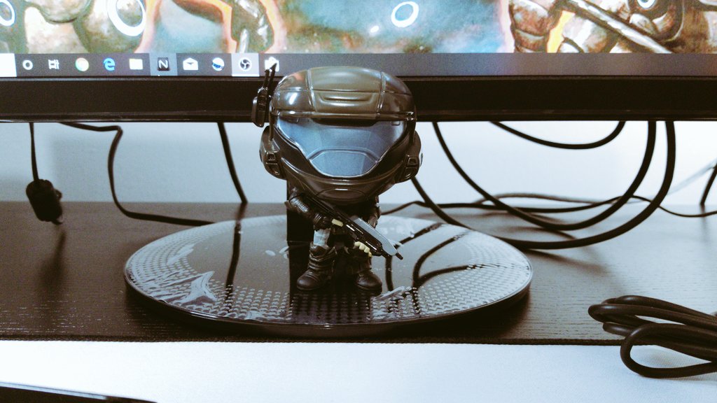 Grunt726's tweet photo. Buck from Halo ODST ready for action https://t.co/Hj1N61zVsb