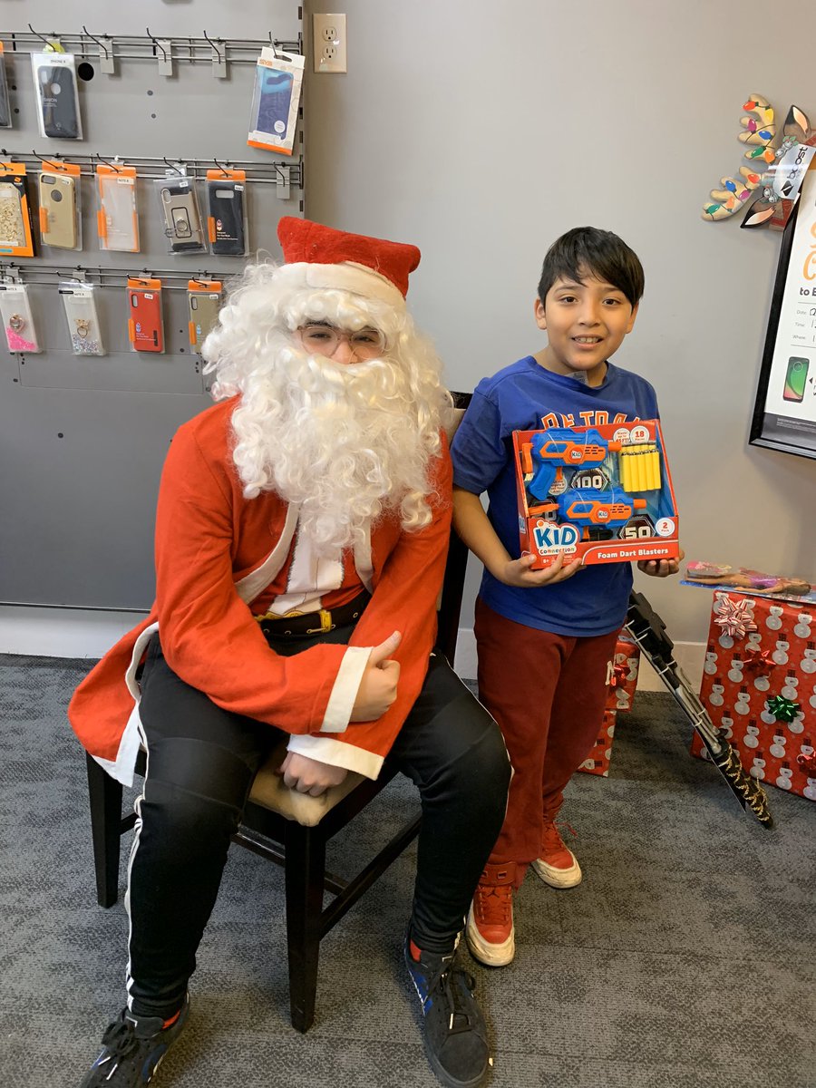 qmobileboost's tweet photo. #giveaway #gifts #ChristmasGift #partyAtRoselleStore #Boost @alexhyperlink @SPGMikeNJ @shawnatspg @joseq_tuvoz @vfiori56 https://t.co/BDQ4MFL0cR
