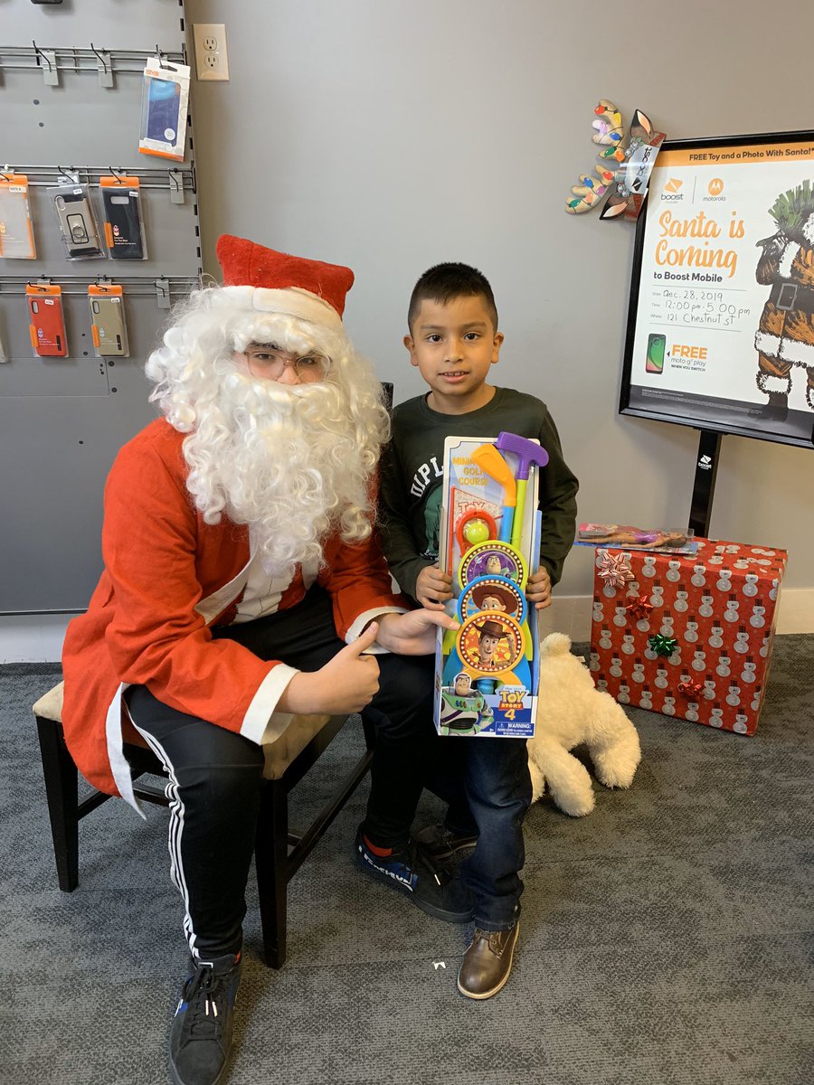 qmobileboost's tweet photo. #giveaway #gifts #ChristmasGift #partyAtRoselleStore #Boost @alexhyperlink @SPGMikeNJ @shawnatspg @joseq_tuvoz @vfiori56 https://t.co/BDQ4MFL0cR
