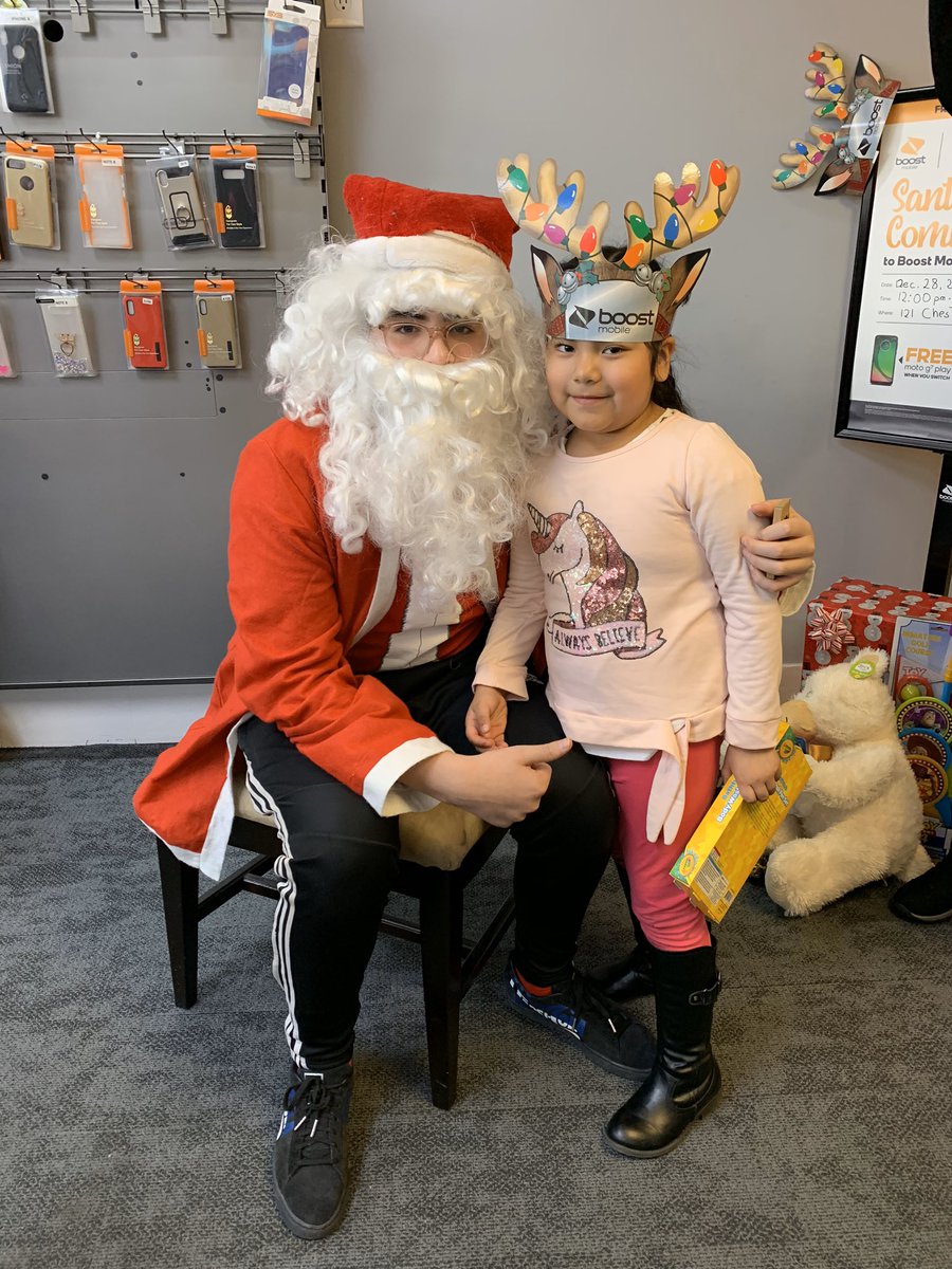 qmobileboost's tweet photo. Happy customers 🎉🎉 #santaPictureTime @TuvozRoselle @alexhyperlink  @SPGMikeNJ @shawnatspg @joseq_tuvoz @vfiori56 https://t.co/UlPuNTXkqr