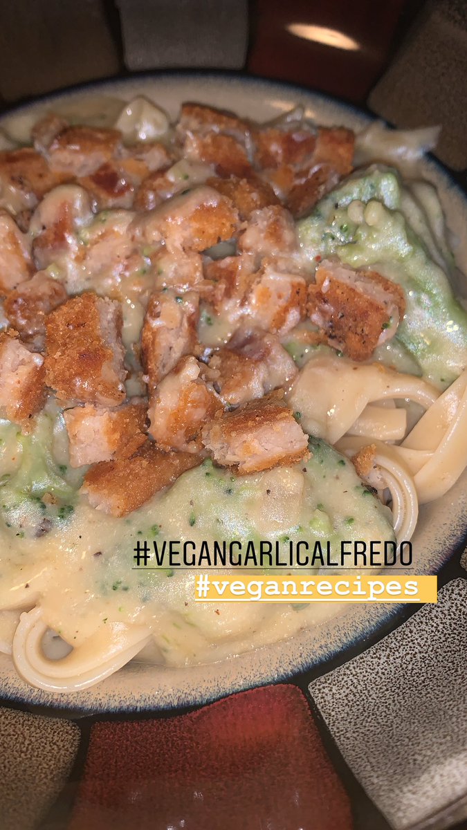 leslieeecious_'s tweet image. #bombaf 😛