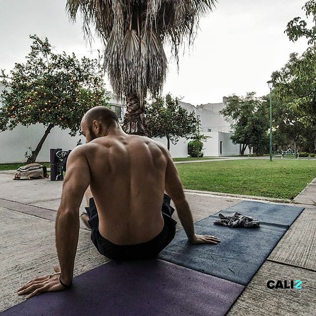 cali2thenics's tweet photo. Suficiente descanso,  que empiece el #beastmode! 💪🔥
.
.
.
#cali2thenics #calisthenics #streetworkout #strength  #gains #leanmuscle #fitness #fitlife #intermittentfasting #handstand #beast #beastmode #bearded #doyouevenliftyourselfup #IAmACPT #talento… https://t.co/NGDBiLS6Z9 https://t.co/vtihb6t54j