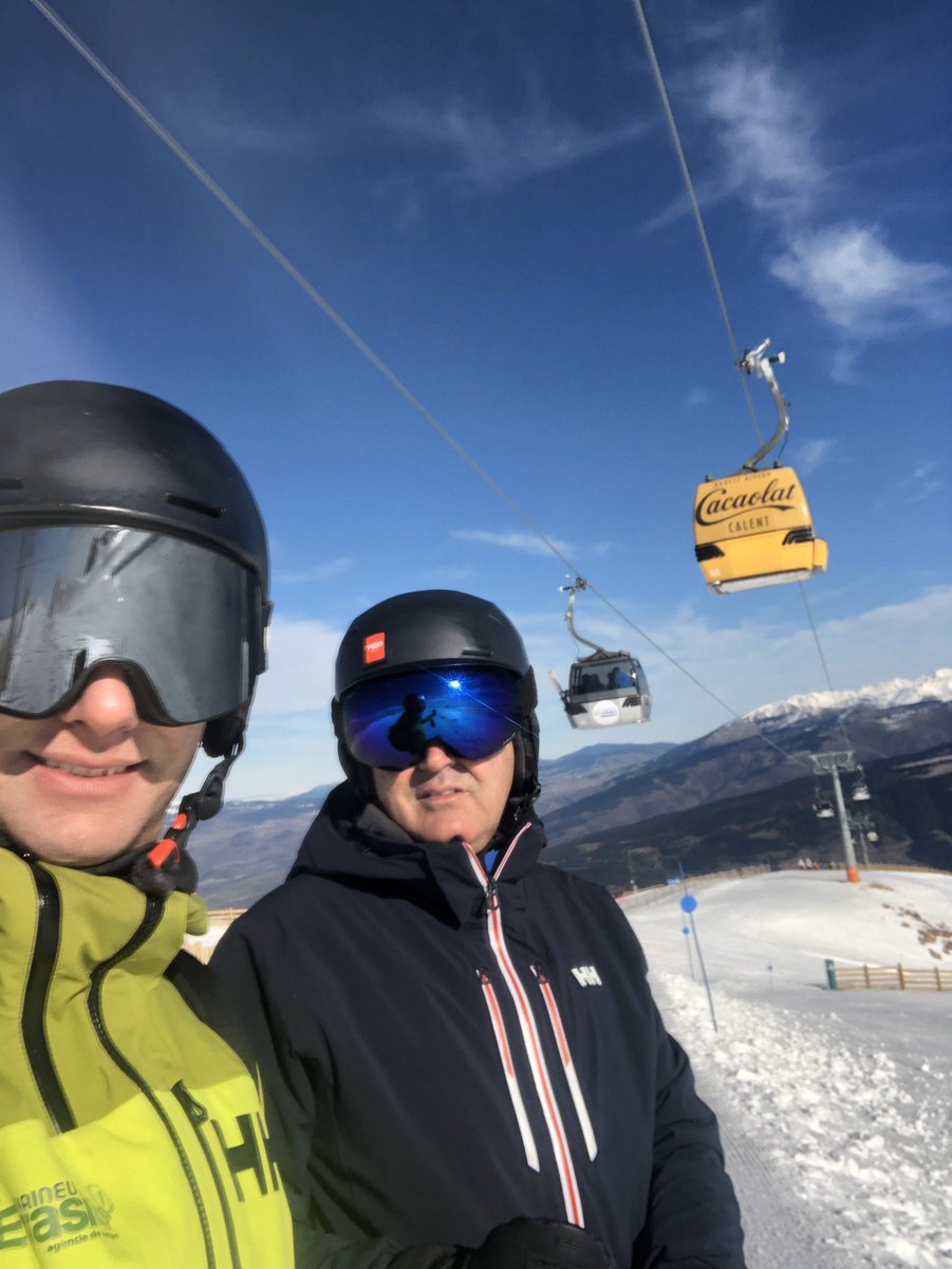 ivanSanzTusell's tweet photo. Tornem-hi! Avui tocava esquiadeta pels dominis anticiclònics de @SnowLaMolina i @MasellaPirineu . Però queden pocs dies així. Aprofitem-hi! Amb @HellyHansen @skitude @lugaresdenieve #ihaveskitude #hhalive #estemapistes https://t.co/SwzigGtKsE