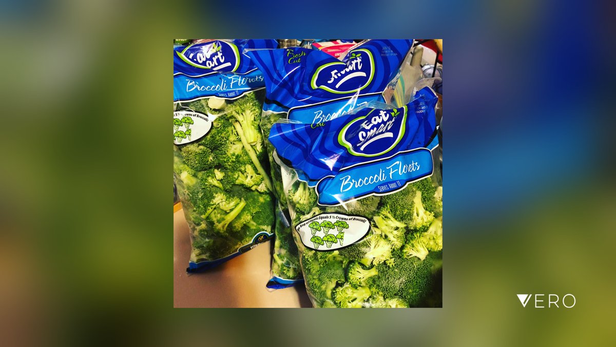 wretchee's tweet photo. Soooooo.....Anyone have any good broccoli recipes? 🤣Some #veggilante left 3 huge bags of broccoli on my porch #wtf this neighborhood is going to hell #random #broccoli #broccoliman #2020 #gethealthy #vegitarianpropaganda https://t.co/DNN9L4TLFG https://t.co/vB0300efU4
