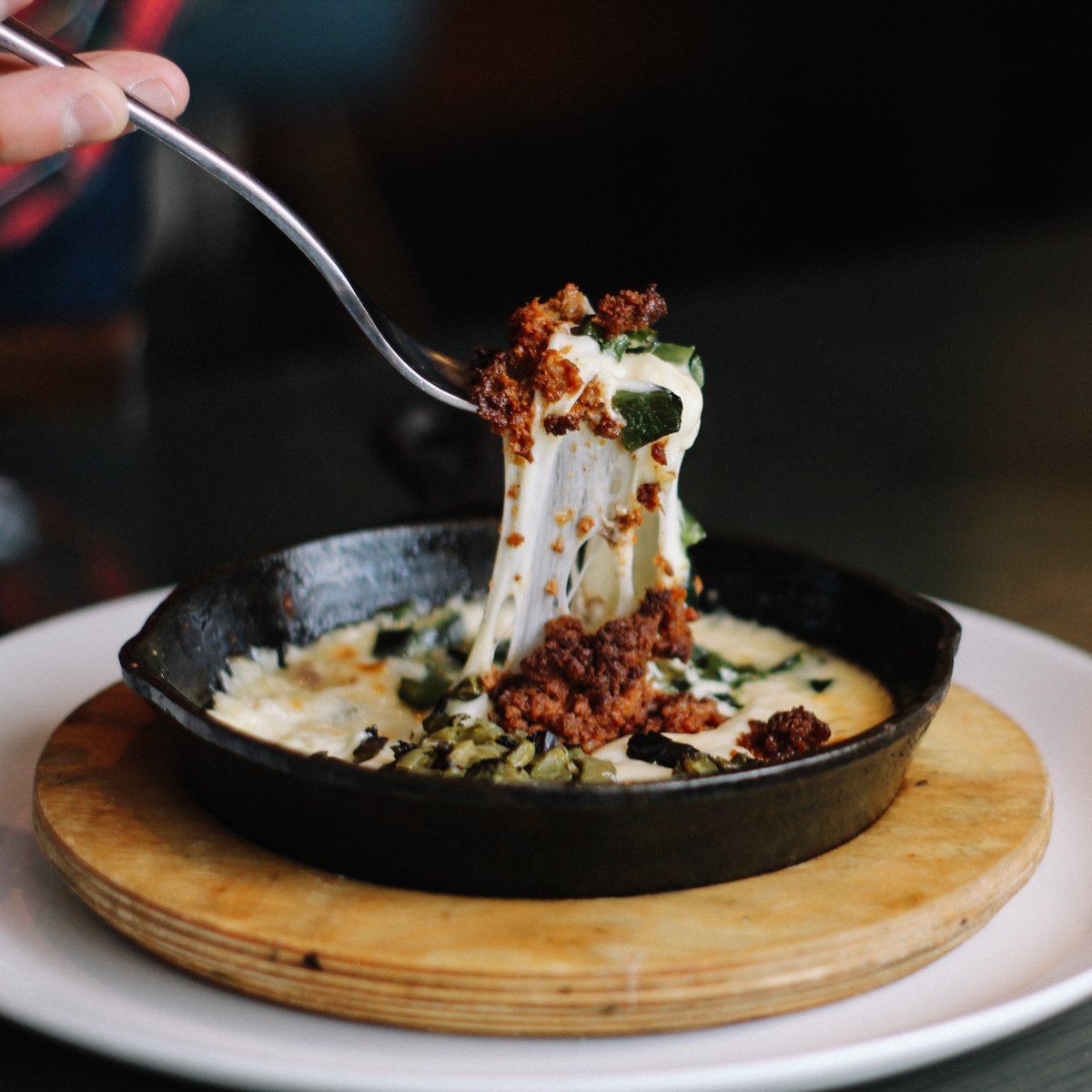 KomaliDallas's tweet photo. If your New Year’s resolution is to eat better food in 2020 (which we completely support), you should start with our Queso Fundido! #CasaKomali https://t.co/cPkJtBnDys