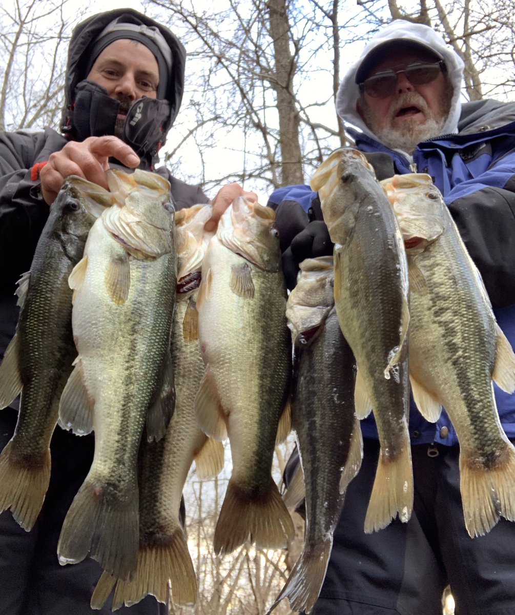STEVENDEANDEMPS's tweet photo. SD Fishing and Jeff Davis get it done with SD Fishing football head shaky heads again today even in rough conditions.#Enigmafishing,#K9fishingproducts,#GillFieldStaff,#yankumcustomtackle,#connectscale,#DJMarineElectronics. https://t.co/uyvVlaFEg0