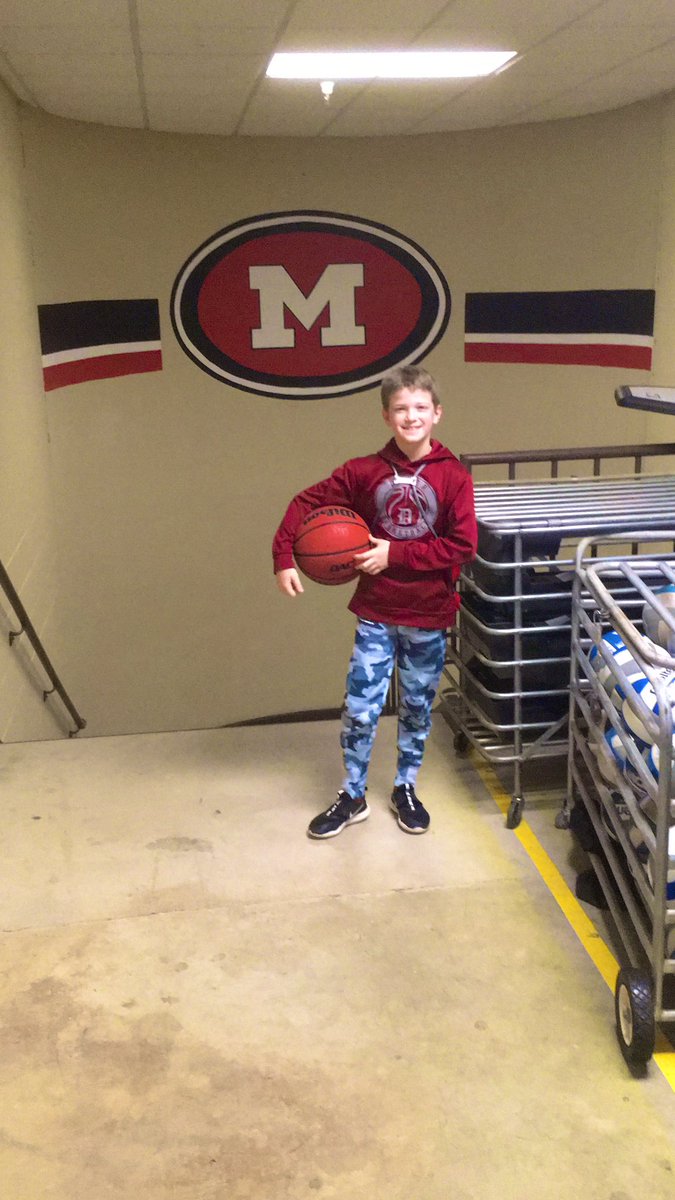 coach_mattvk's tweet photo. Cohen’s unofficial visit to Muskingum University went well. No announcement on choice. Few more OAC schools to check out. #BestSetting #LongMagentaLine https://t.co/1x0TCZVzbd