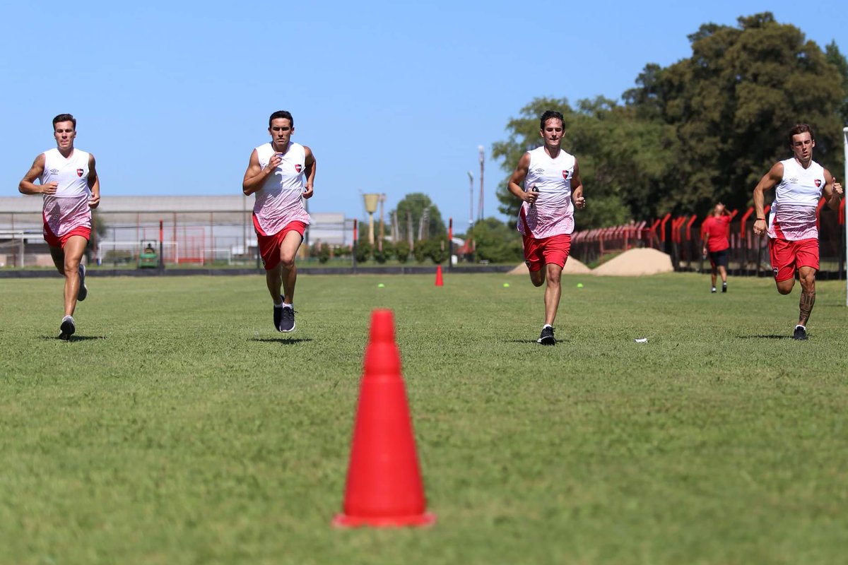 OrgulloRojine74's tweet photo. 🏋️‍♂️💪¡Segundo día de la pretemporada! El plantel entrenó está mañana en el Centro de Entrenamiento Jorge Griffa. Mañana lo hará devuelta en el mismo turno. https://t.co/6zrC1lM5QZ