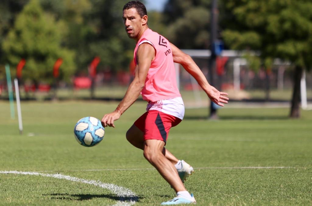 OrgulloRojine74's tweet photo. 🏋️‍♂️💪¡Segundo día de la pretemporada! El plantel entrenó está mañana en el Centro de Entrenamiento Jorge Griffa. Mañana lo hará devuelta en el mismo turno. https://t.co/6zrC1lM5QZ