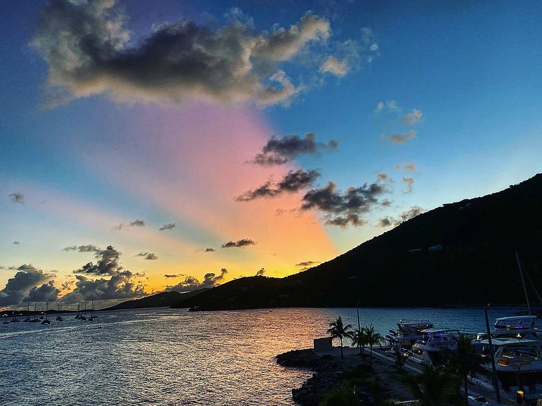 BritishVirginIs's tweet photo. Sunsets are still our favorite. π§‘π₯
πΈ : daydreaming_tribe_of_five (IG)
#bvi #britishvirginislands #natureslittlesecrets #ScrubIsland #sunset #bvisunset #paintedskies #weekendsinparadise #weekendgetaway #bviparadise #paradise #youshouldvacationhere #vacationinthebvi #OURBVI https://t.co/pob6V6ng2Q
