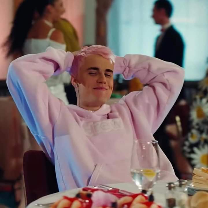 Mari_Atzeni's tweet photo. Só hj já me apaixonei milhões de vezes por esse rostinho do Justin Bieber
#YummyVideo https://t.co/yIArR7SMhQ