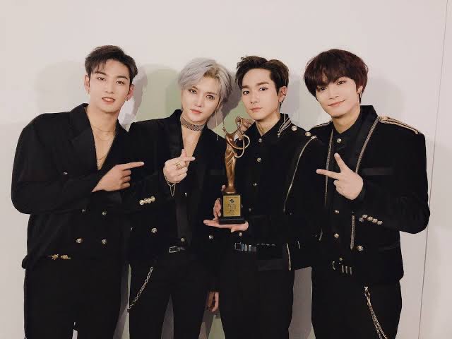 Группа nu est. Группа нуест Корея. Группа nu’est 2021. Nuest группа участники. Nuest группа участники 2021.