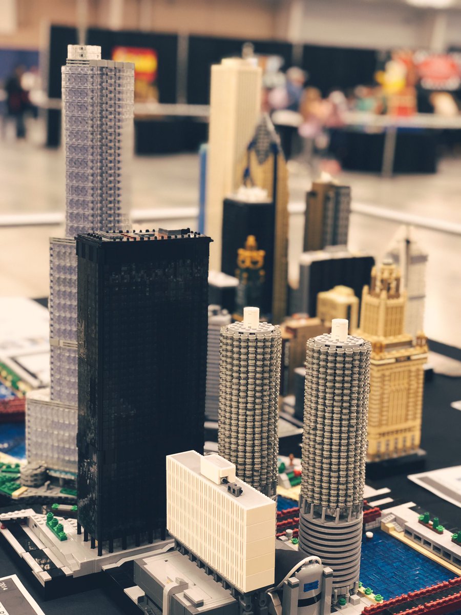 AndyMumma's tweet photo. 🦊Thx @LEGO @LEGOFanExpo for a great time! 👾🚗🏢🤓 https://t.co/zw2NMj12Xs