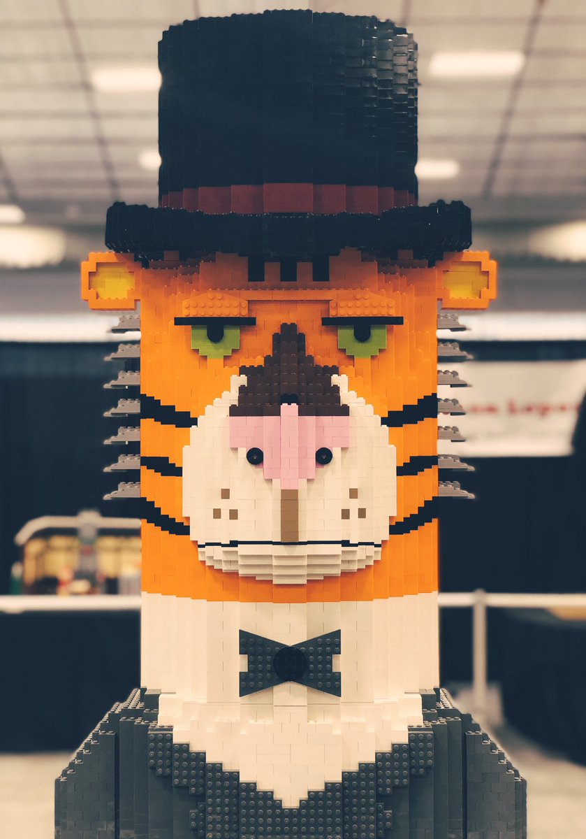 AndyMumma's tweet photo. 🦊Thx @LEGO @LEGOFanExpo for a great time! 👾🚗🏢🤓 https://t.co/zw2NMj12Xs