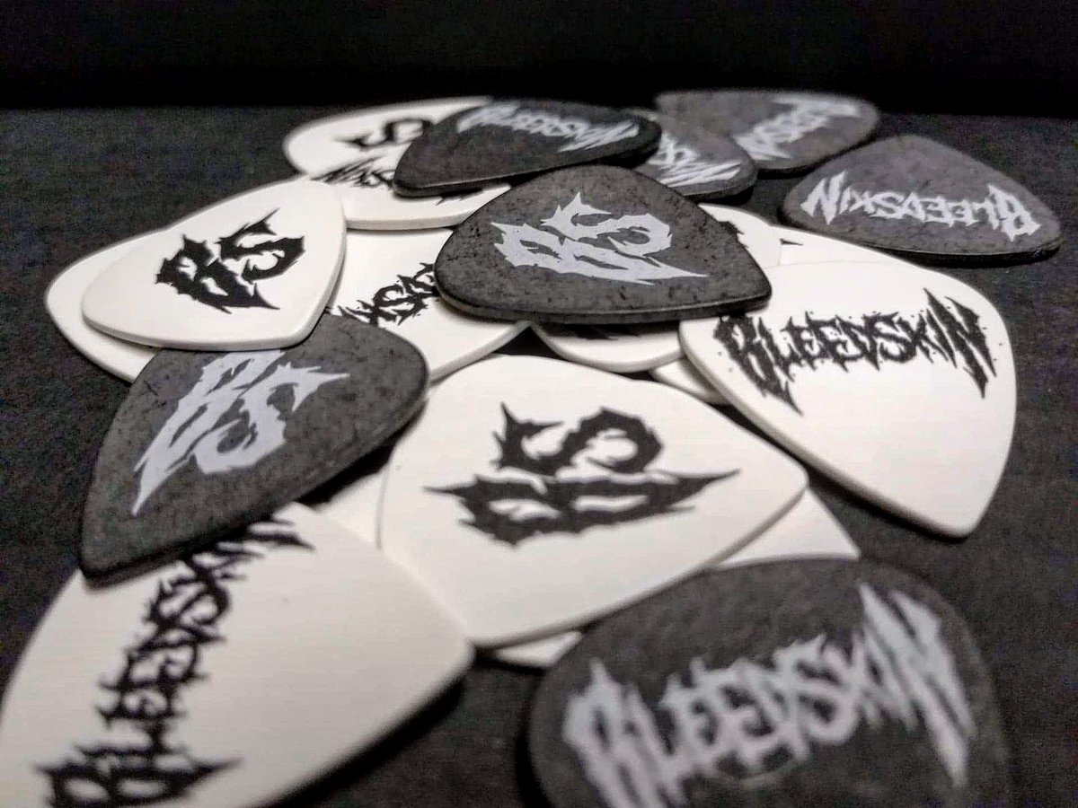 BleedSkin's tweet photo. We had new white picks! 😊 https://t.co/FCv0Vq1AiK