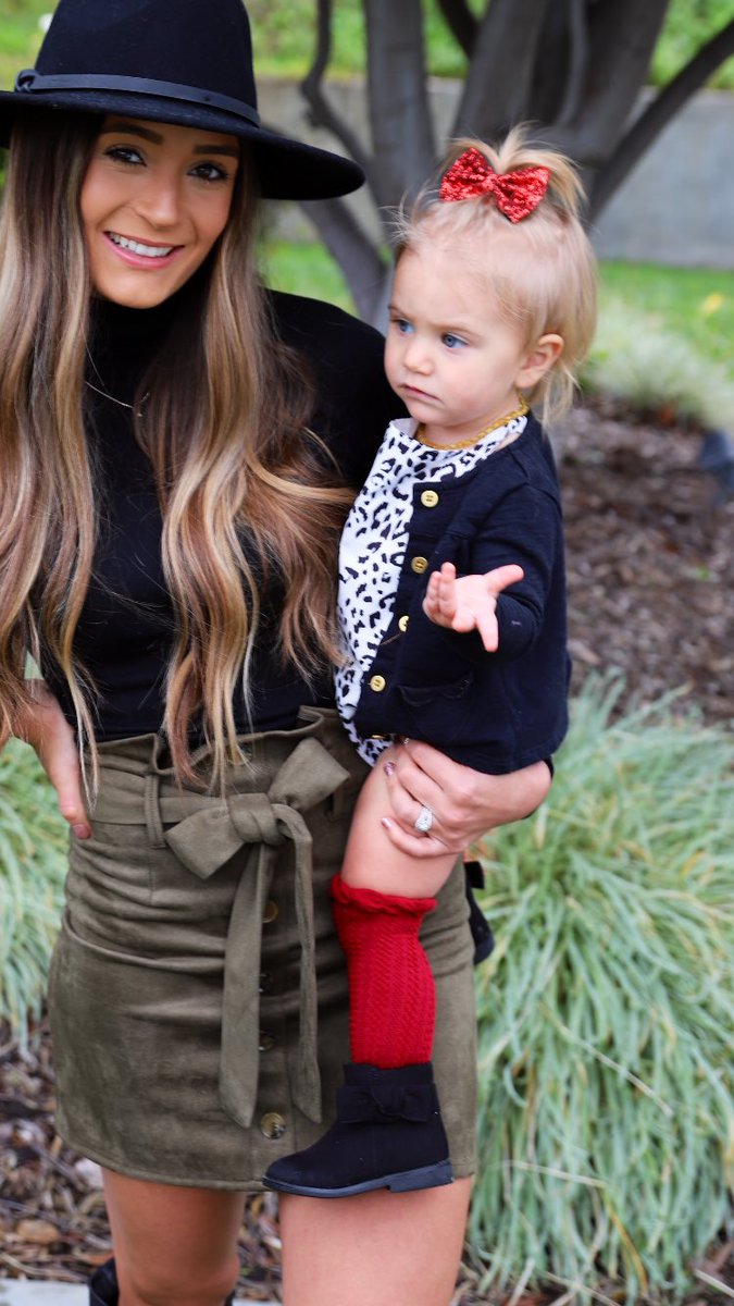 amandaajeaan's tweet photo. me @ me while I online shop with the money I don’t have instead of doing homework for the new semester that starts monday https://t.co/kqr378KE02