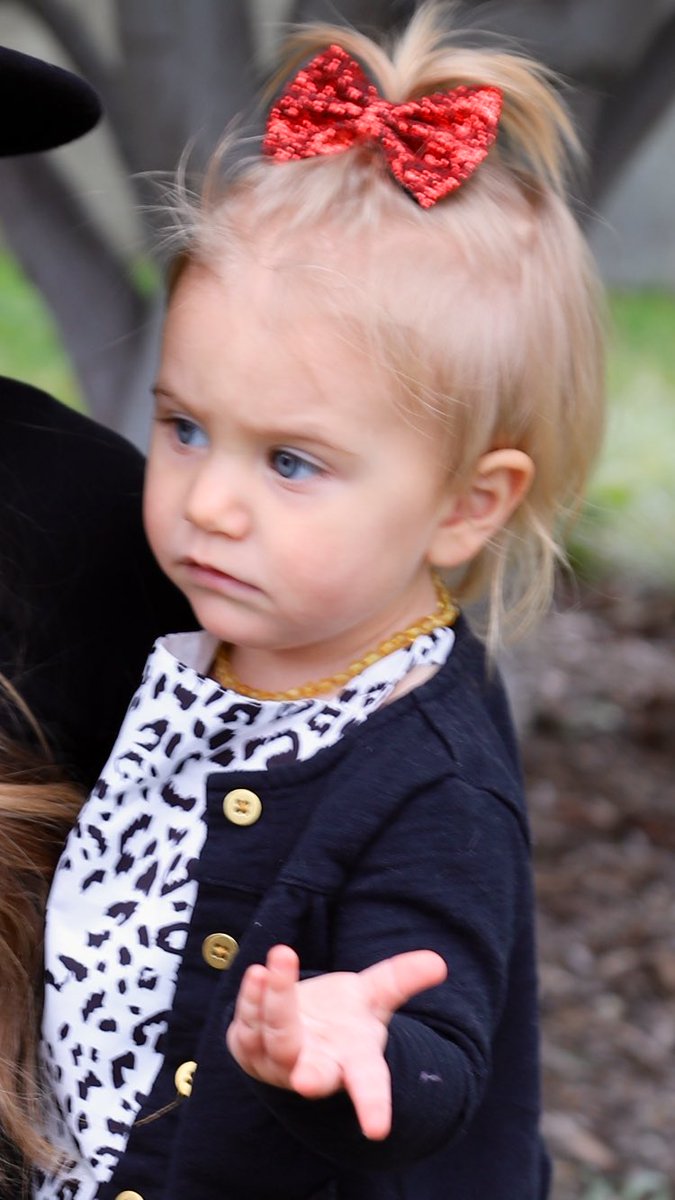 amandaajeaan's tweet photo. me @ me while I online shop with the money I don’t have instead of doing homework for the new semester that starts monday https://t.co/kqr378KE02