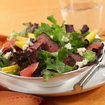 WinterSweetz's tweet photo. If your #newyearsresolution includes adding fruits and veggies to your diet, we've got plenty to share! This hearty Grapefruit Mango and Grilled Steak salad is bursting with flavor and will fill you up without weighing you down. https://t.co/q2Eiv87Xc0 https://t.co/98MGjCjAQz